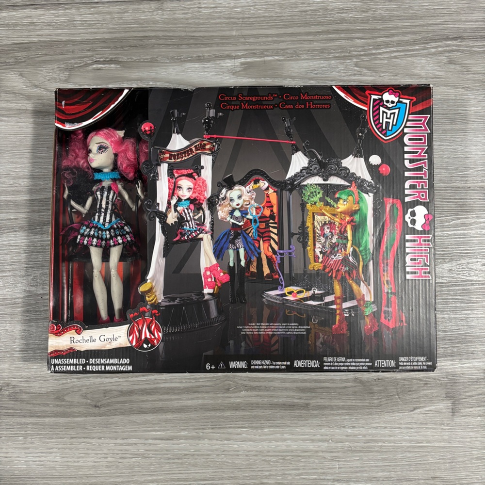 Monster High Freak Du Chic Playset with Rochelle Goyle Doll New in Box